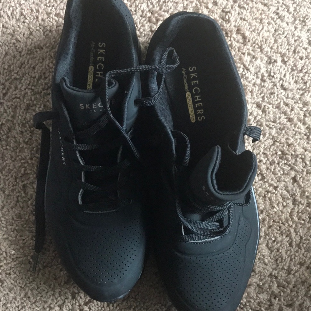 sketcher gym shoe